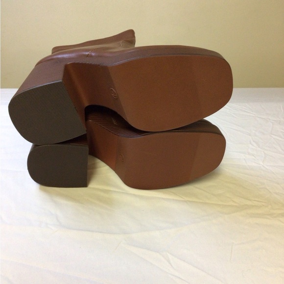 Wild Pair Brown Heeled Boots with Chunky Heel - Picture 5 of 7